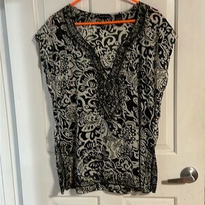 New York and Company size XL Black and white